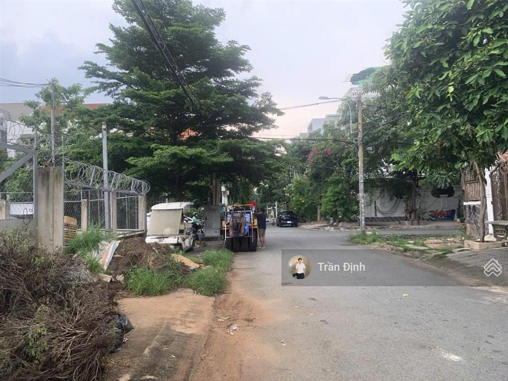 Bán lô đất sát mặt tiền bình lợi  đặng thùy trâm  khuôn đất chuẩn 100m2(5x20m) cách mặt tiền 50m.