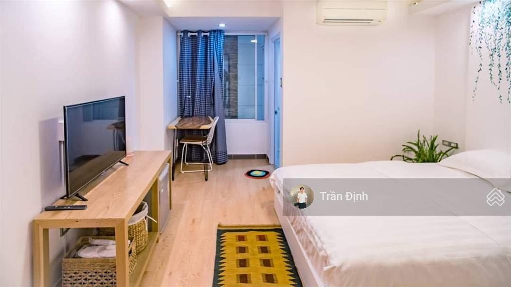 Bán nhà chính chủ tại nguyễn văn đậu kế bên phòng công chứng số 6  nhà mới 5 tầng  hẻm xe ô tô