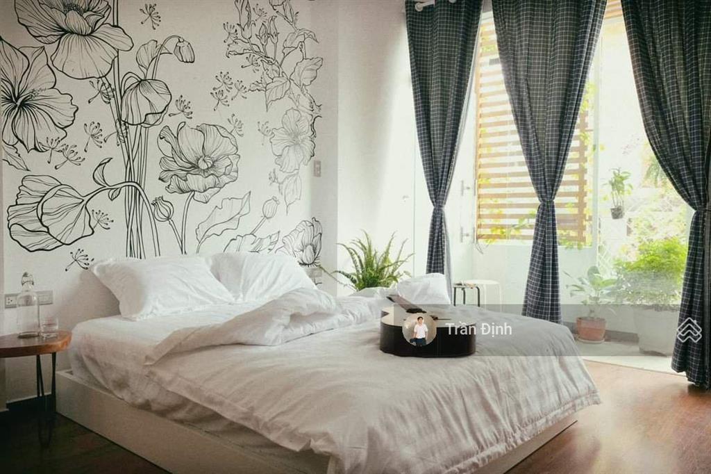 Bán nhà chính chủ tại nguyễn văn đậu kế bên phòng công chứng số 6  nhà mới 5 tầng  hẻm xe ô tô