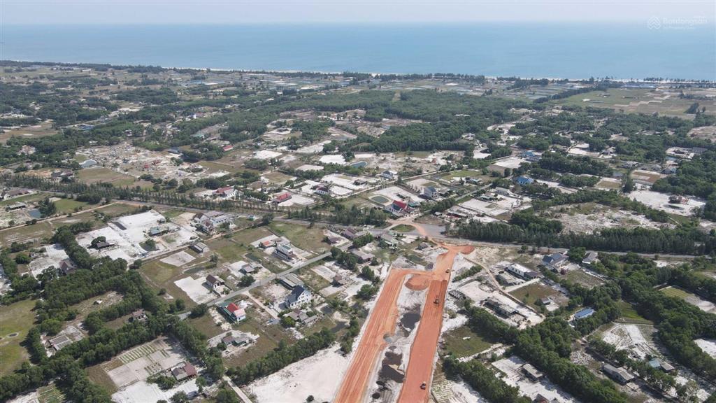 Mặt tiền đường 2 chiều hlkt  300m2 trục chính đường vành đai biển quảng trị rộng 60m