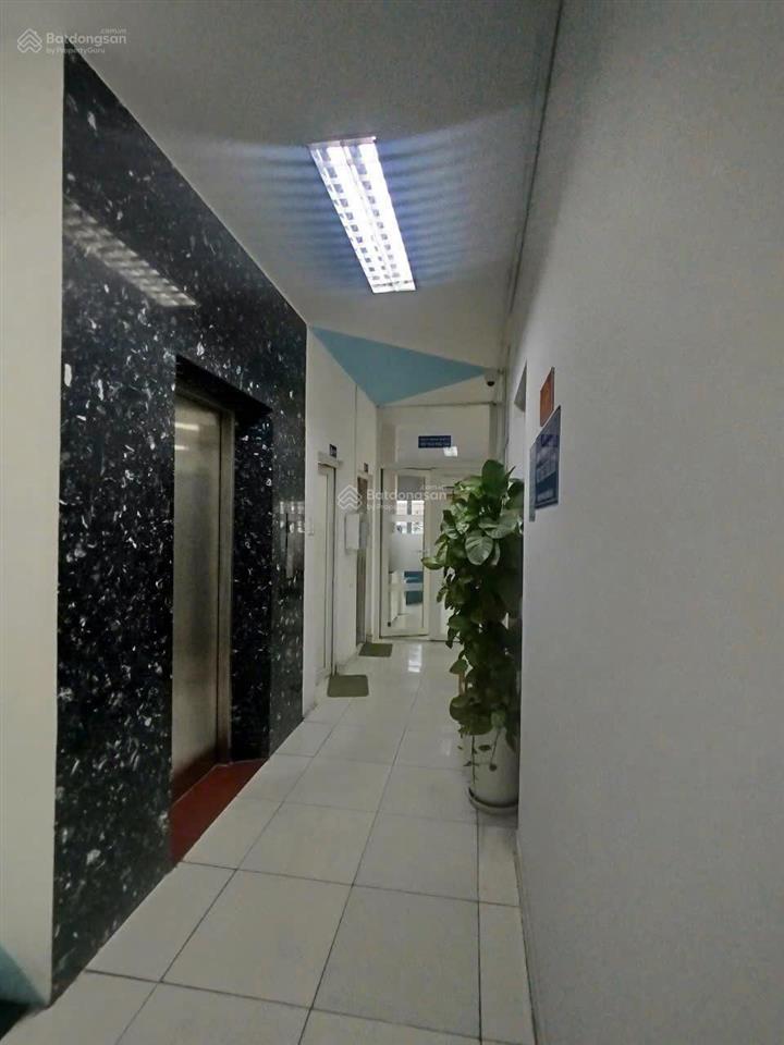 Bán tòa nhà văn phòng hầm 6 tầng thang máy, mặt tiền phạm văn đồng sát gigamall 310 m2 giá 55 tỷ