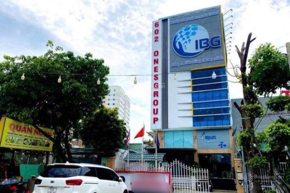 Bán tòa nhà văn phòng hầm 6 tầng thang máy, mặt tiền phạm văn đồng sát gigamall 310 m2 giá 55 tỷ