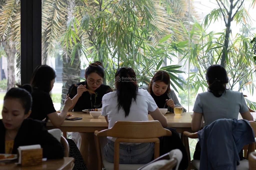 Cần sang quán caffe có hồ bơi, kd đủ các ngành nghề dịch vụ nhà hàng ăn uống khu đô thị vạn phúc