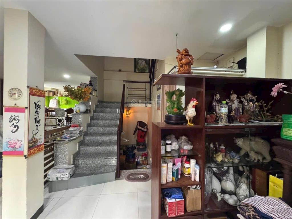 Bán tòa nhà chdv có 17 phòng và có thu nhập sẵn đường 20 sát gigamall phạm văn đồng, 18tỷ tl
