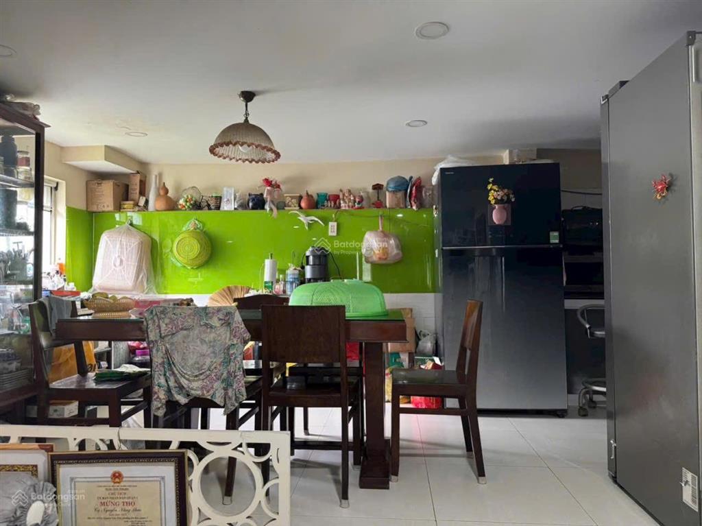 Bán tòa nhà chdv có 17 phòng và có thu nhập sẵn đường 20 sát gigamall phạm văn đồng, 18tỷ tl