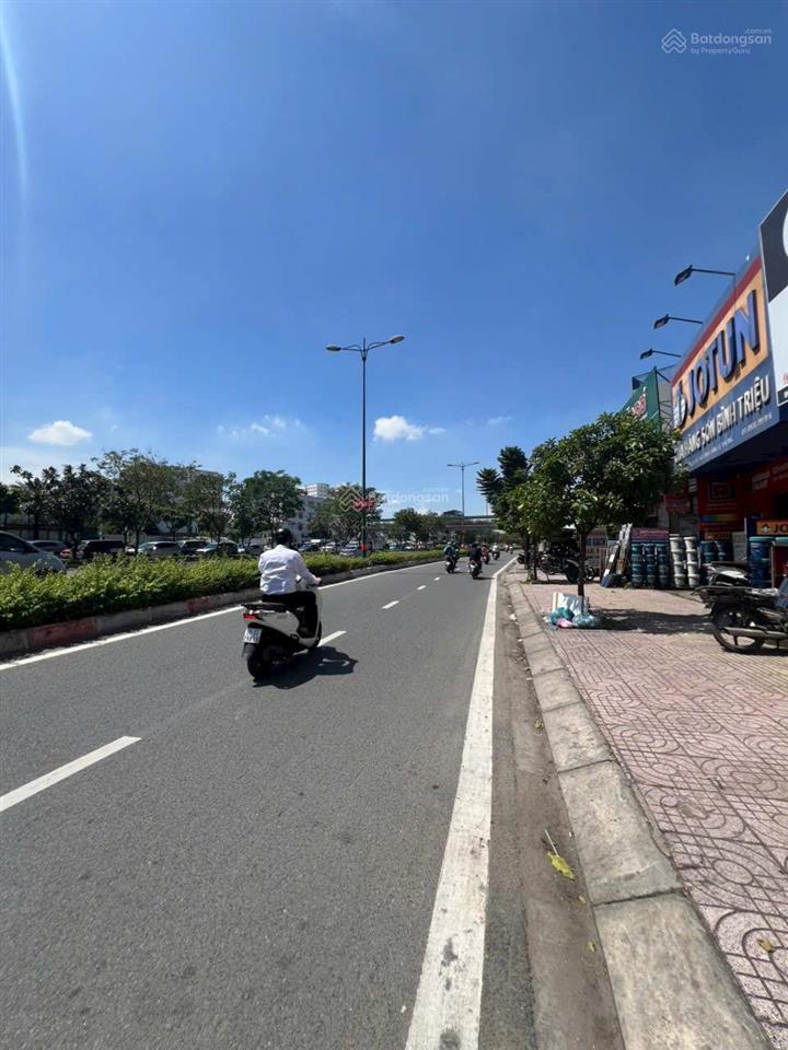 Cần bán gấp mặt bằng, hai mặt tiền đường kha vạn cân và phạm văn đồng, đối diện tttm gigamall