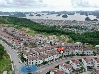 Đẹp miễn chê với căn biệt thự 3,5 tầng 300m2 ven đồi flc trung tâm cột 3  cột 5, tp. hạ long.