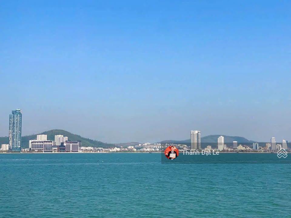 Chính chủ bán căn hộ 1pn 45m2 view biển tòa a la carte hạ long bay. trước mặt là bãi tắm marina
