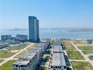 Do chuyển định cư ko sử dụng cần bán căn hộ 3PN 96m2 View Biển trung tâm du lịch Bãi Cháy, Hạ Long. 