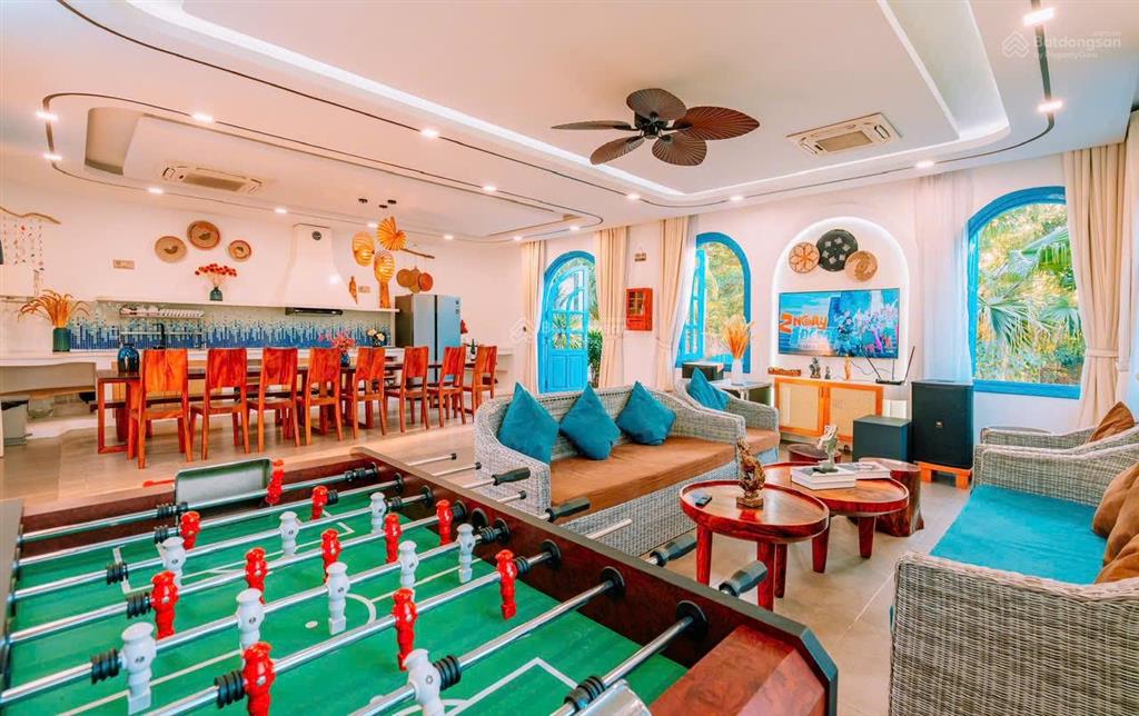 Chính chủ bán căn biệt thự 4 tầng view biển 525m2 gần biển trung tâm du lịch tuần châu, hạ long.