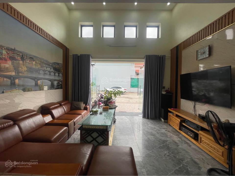 Chính chủ bán nhà 3 tầng 62m2 khu 5, cách chợ trung tâm giếng đáy chỉ hơn 100m, hạ long.