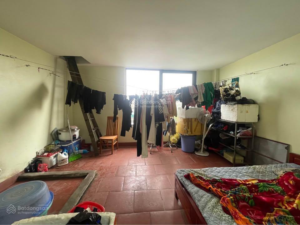 Chính chủ bán nhà 3 tầng 62m2 khu 5, cách chợ trung tâm giếng đáy chỉ hơn 100m, hạ long.