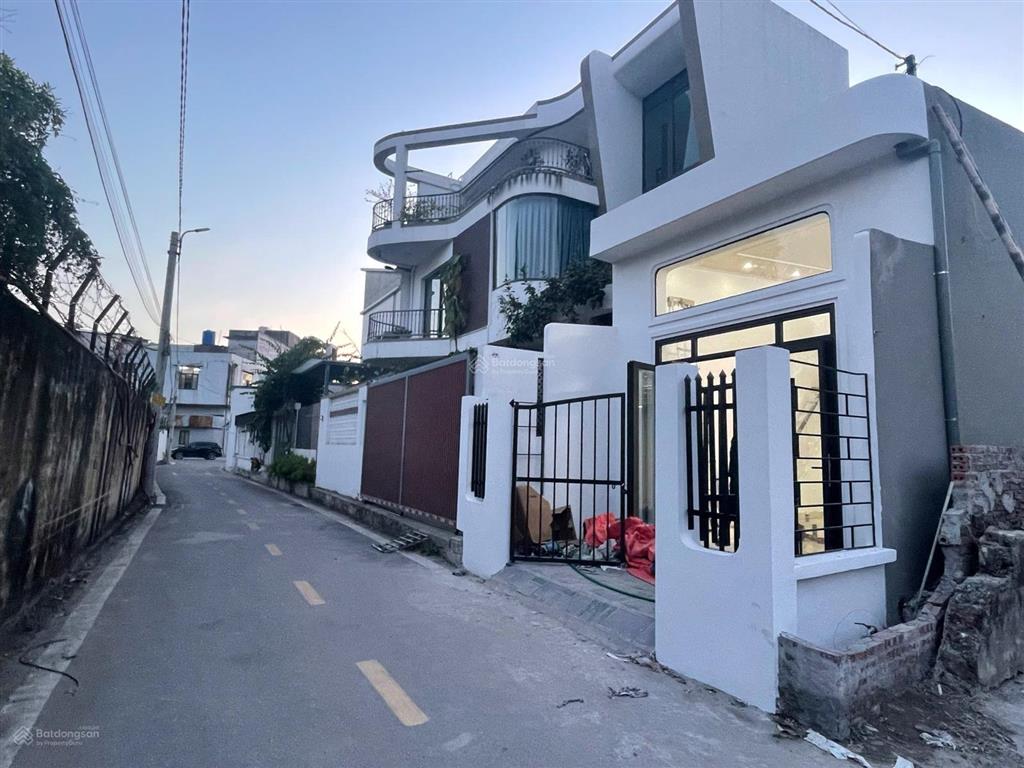 Chính chủ bán đất tặng nhà cấp 4 mái bằng 59m2 phía biển cột 8 hạ long đường ô tô tận cửa.