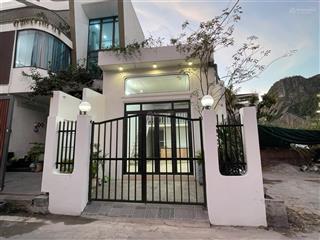 Chính chủ bán đất tặng nhà cấp 4 mái bằng 59m2 phía biển cột 8 hạ long đường ô tô tận cửa.
