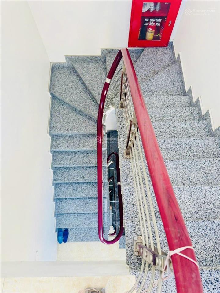 Chính chủ bán cắt lỗ 2 tỷ nhà nghỉ 6 tầng 75m2 view hồ hùng thắng, trung tâm bãi cháy, hạ long