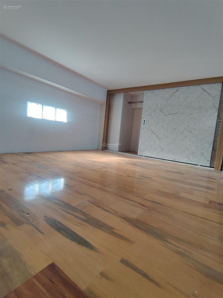 Phòng full nt cơ bản có cửa sổ trời bancol ngay 638 lê trọng tấn cho sinh viên vhu & công thương