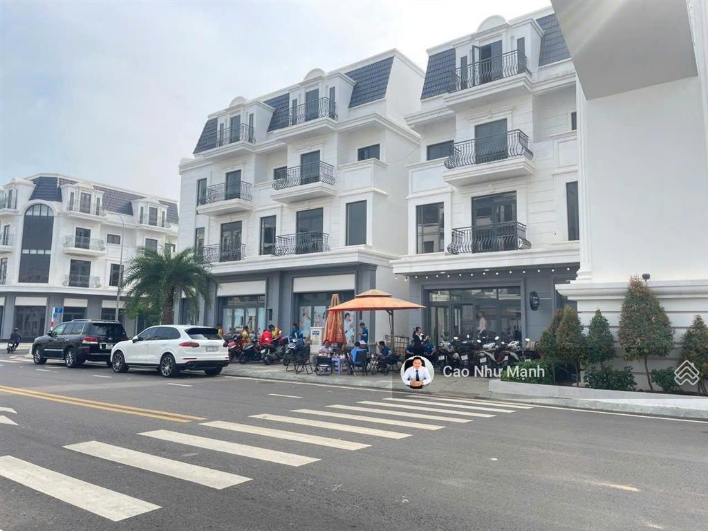 Gia đình có việc cần bán gấp căn nhà phố stc long thành, có bớt lộc cho anh chị thiện chí.