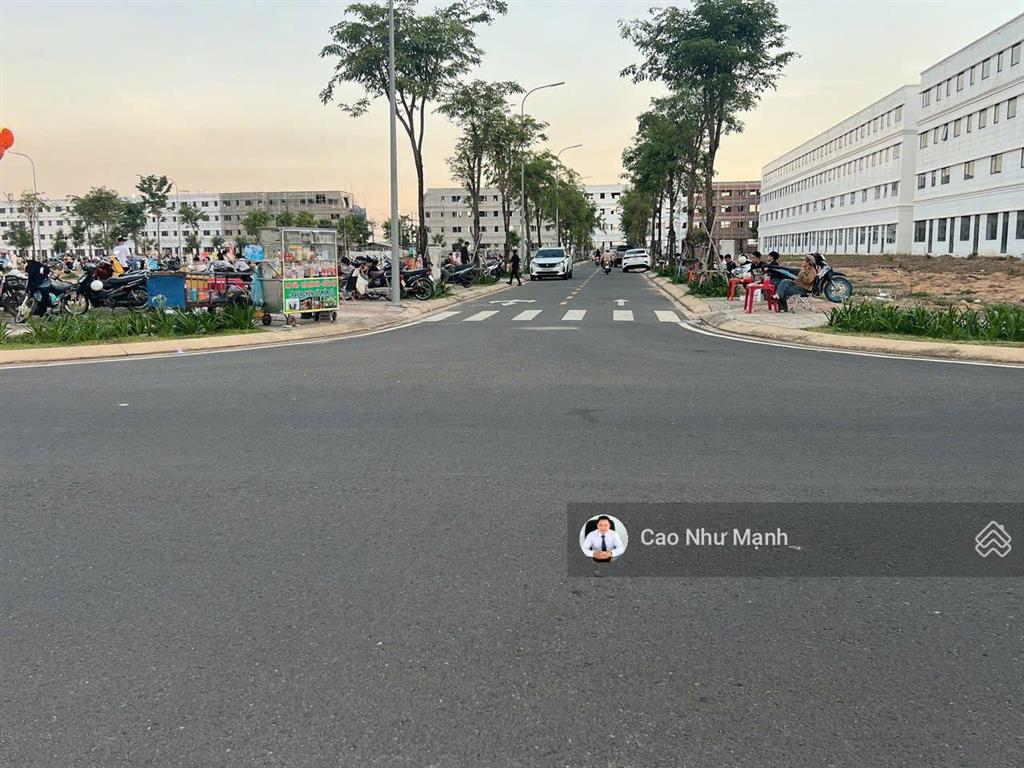 Gia đình có việc cần bán gấp căn nhà phố stc long thành, có bớt lộc cho anh chị thiện chí.