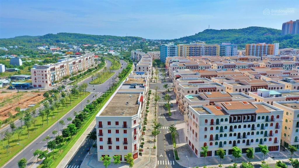 Bán nhanh shophouse 2 mặt thoáng trục lđt đất 120m²đã có sổ đỏgần biển  giá 8,x tỷ 0898 379 ***