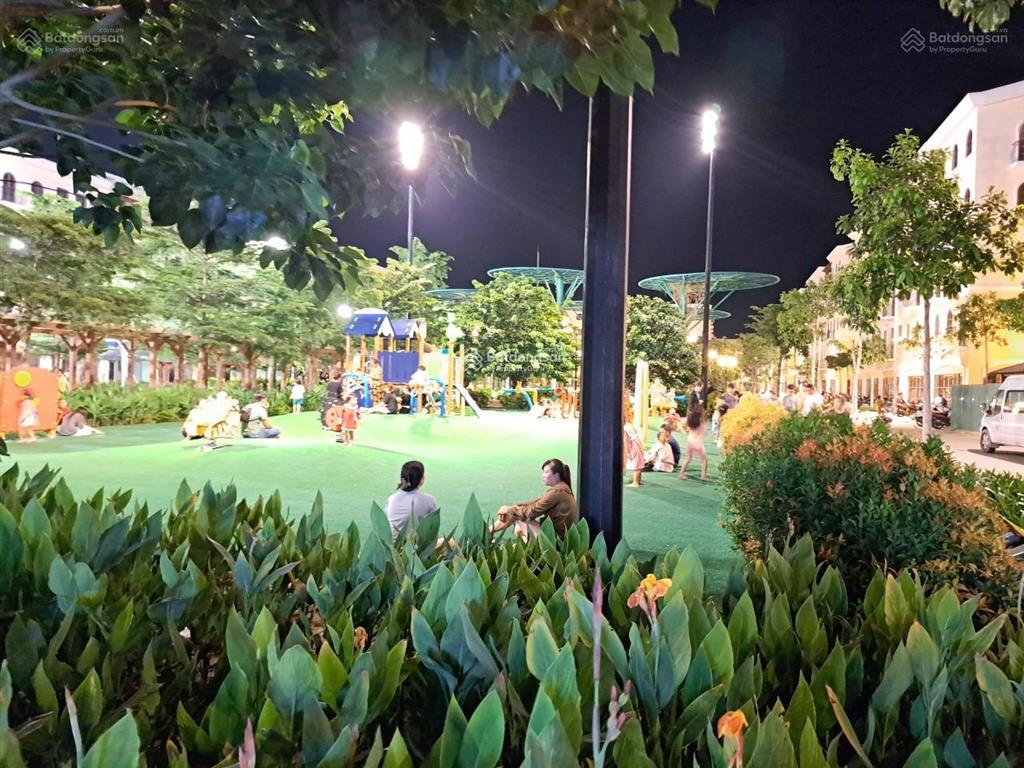 Bán nhanh shophouse 2 mặt thoáng trục lđt đất 120m²đã có sổ đỏgần biển  giá 8,x tỷ 0898 379 ***
