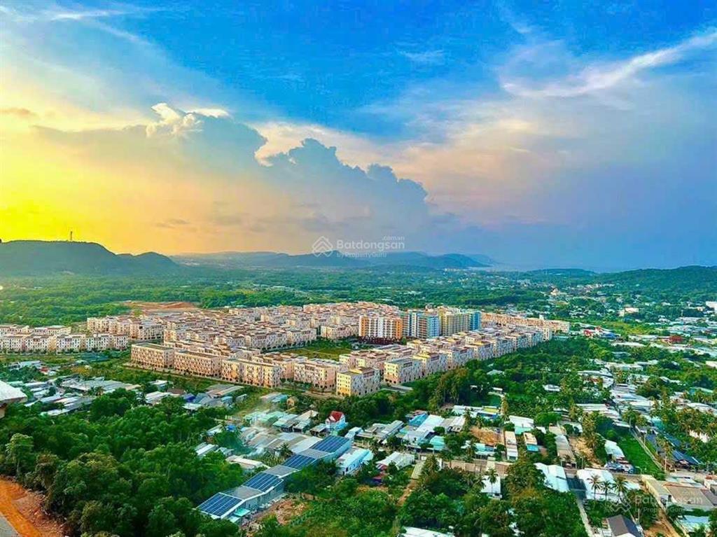Bán nhanh shophouse 2 mặt thoáng trục lđt đất 120m²đã có sổ đỏgần biển  giá 8,x tỷ 0898 379 ***