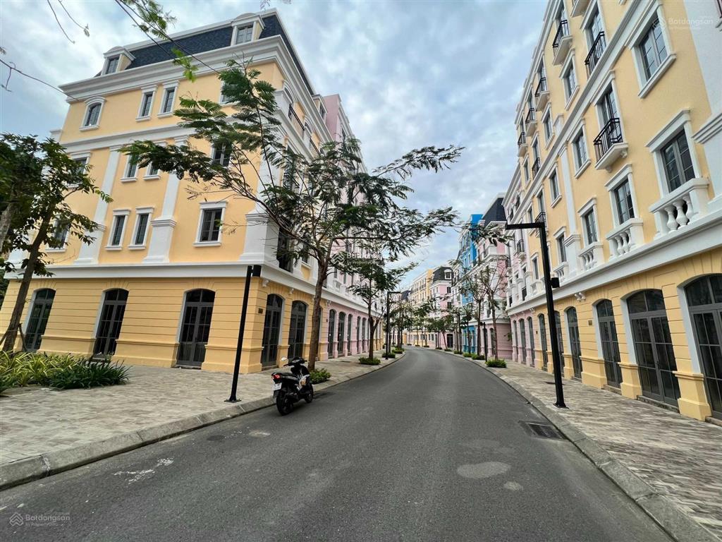 Cắt lỗ sâu căn góc trục d1  gần biển, quảng trường  full nội thất  giá 1x tỷ  0898 379 ***