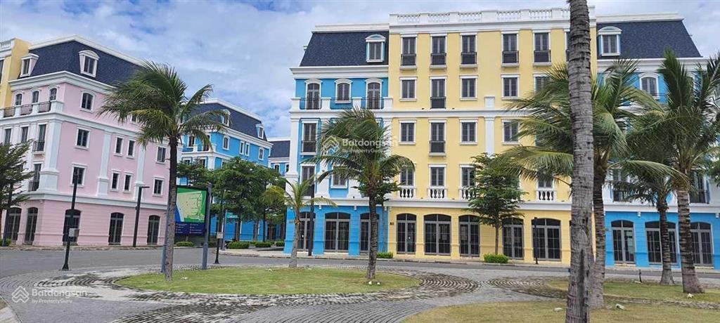 Cắt lỗ sâu căn góc trục d1  gần biển, quảng trường  full nội thất  giá 1x tỷ  0898 379 ***