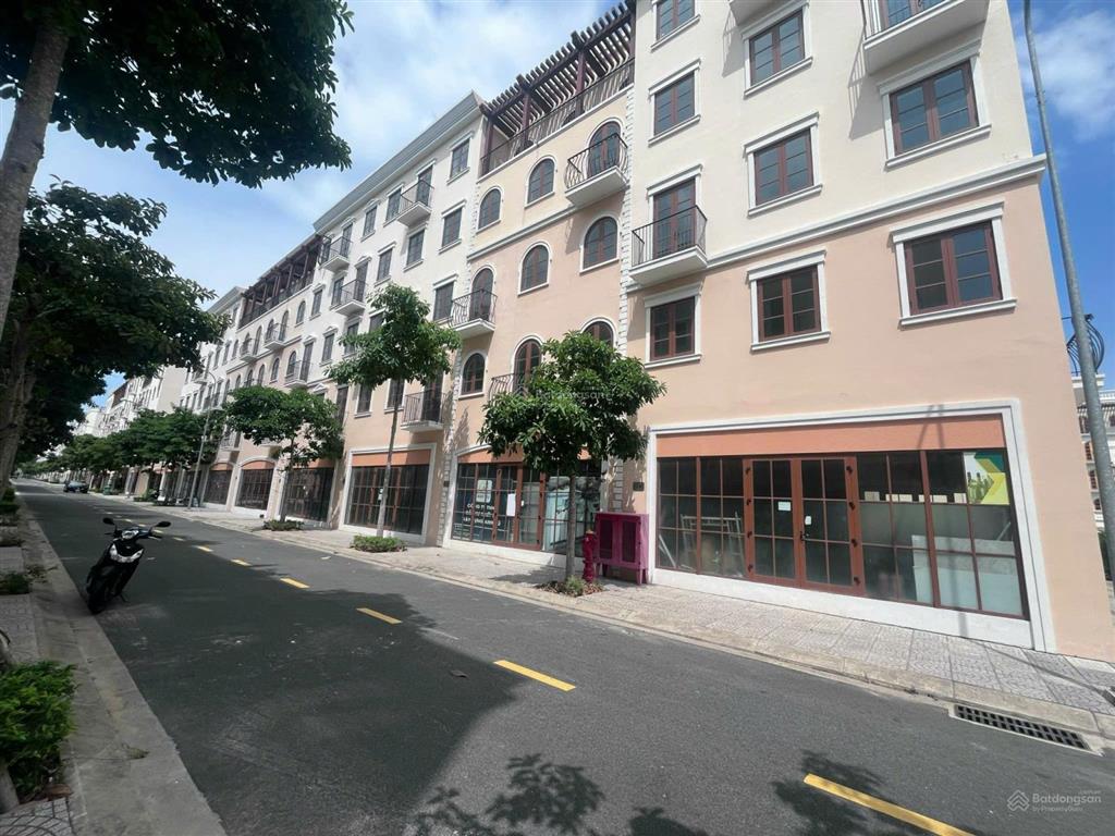 Bán nhanh căn liền kề 120m2  đã có sổ đỏ lâu dài, gần biển  8 tỷ bao thuế phí  0898 379 ***