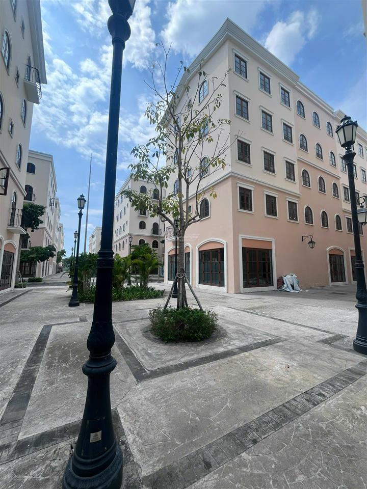 Bán nhanh căn liền kề 120m2  đã có sổ đỏ lâu dài, gần biển  8 tỷ bao thuế phí  0898 379 ***