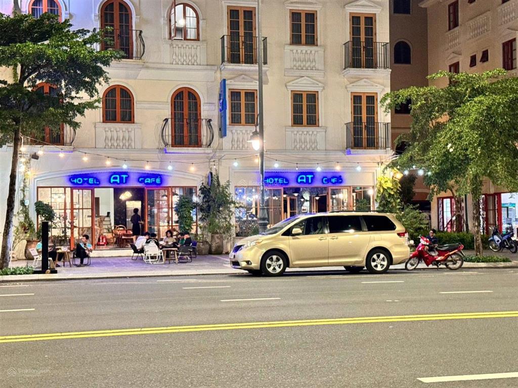 Bán nhanh căn liền kề 120m2  đã có sổ đỏ lâu dài, gần biển  8 tỷ bao thuế phí  0898 379 ***