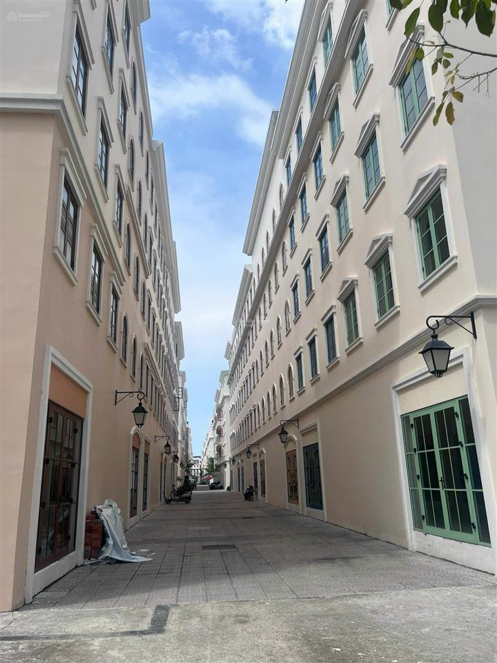 Bán nhanh căn liền kề 120m2  đã có sổ đỏ lâu dài, gần biển  8 tỷ bao thuế phí  0898 379 ***