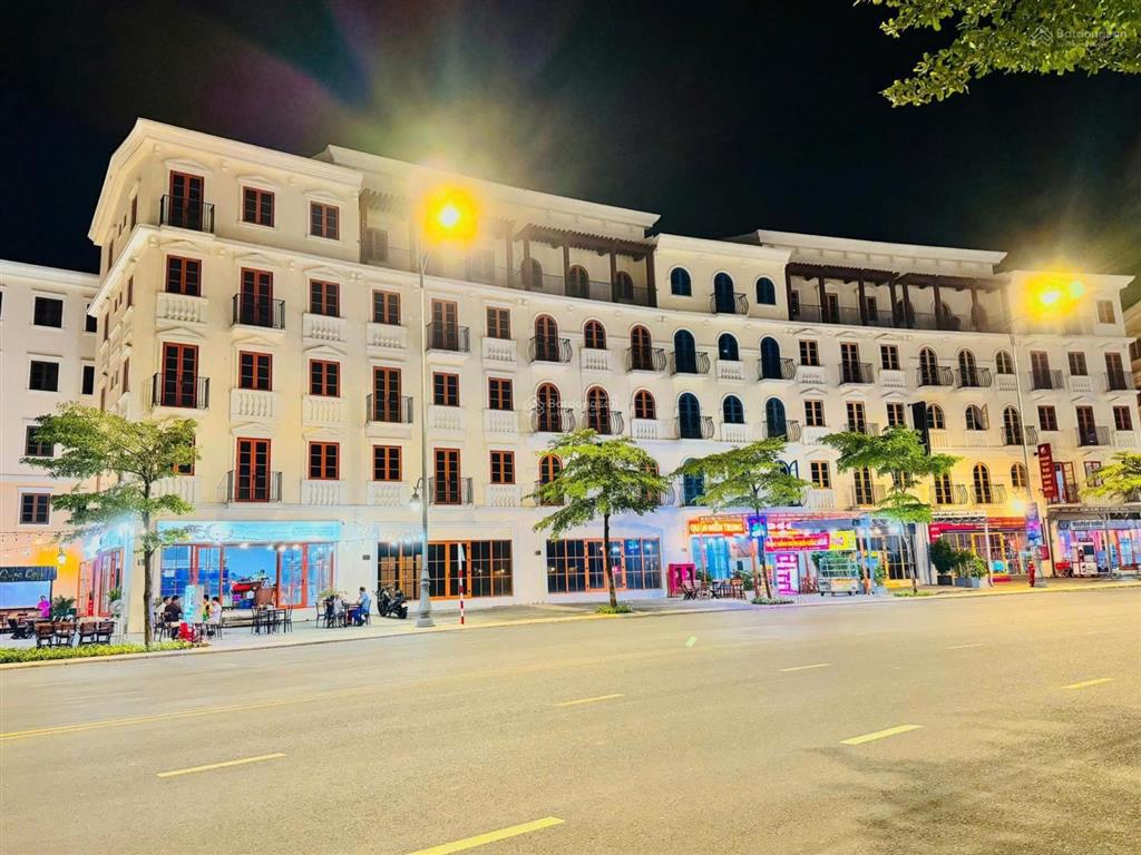 Bán nhanh căn liền kề 120m2  đã có sổ đỏ lâu dài, gần biển  8 tỷ bao thuế phí  0898 379 ***