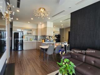 Bán căn hộ 72m2 full nội thất vip chỉ hơn 7 tỷ  tầng cao view thoáng  bếp chữ l0981 233 ***