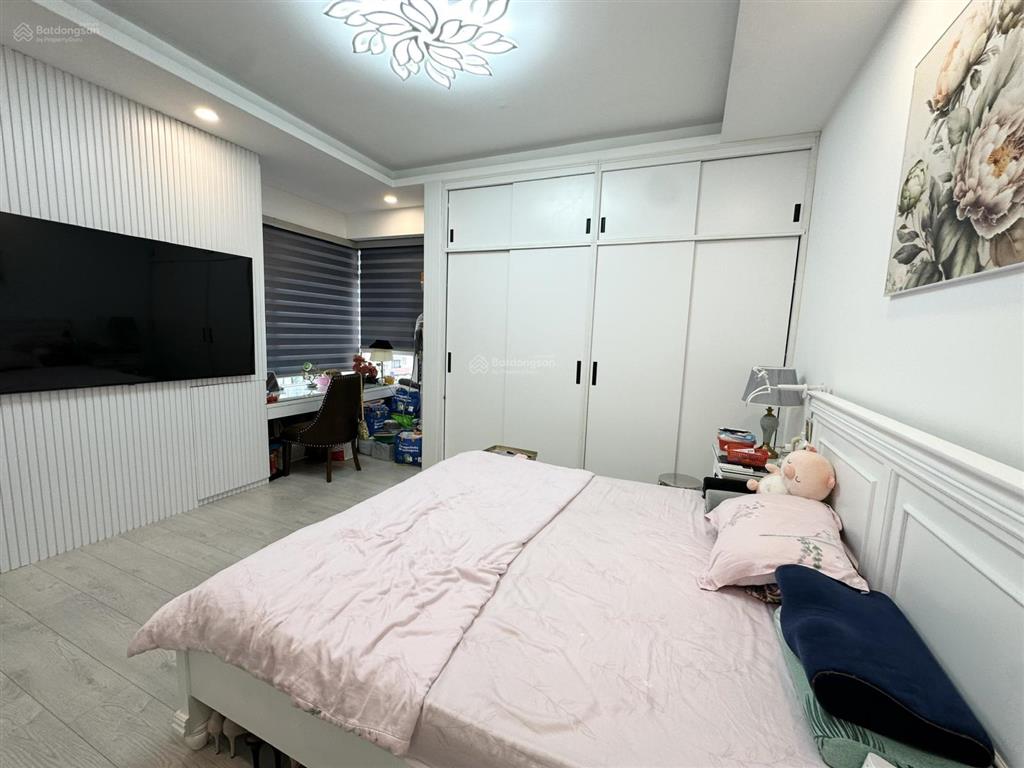 Bán căn hộ 3pn + 1 phòng kho  135m2 full nội thất đẹp