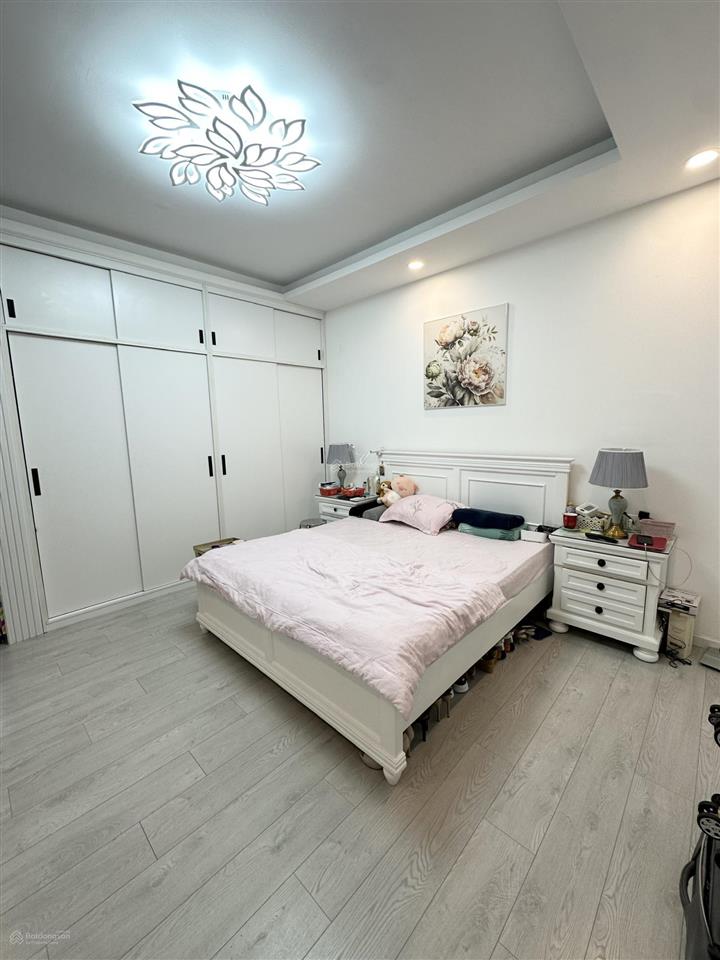 Bán căn hộ 3pn + 1 phòng kho  135m2 full nội thất đẹp
