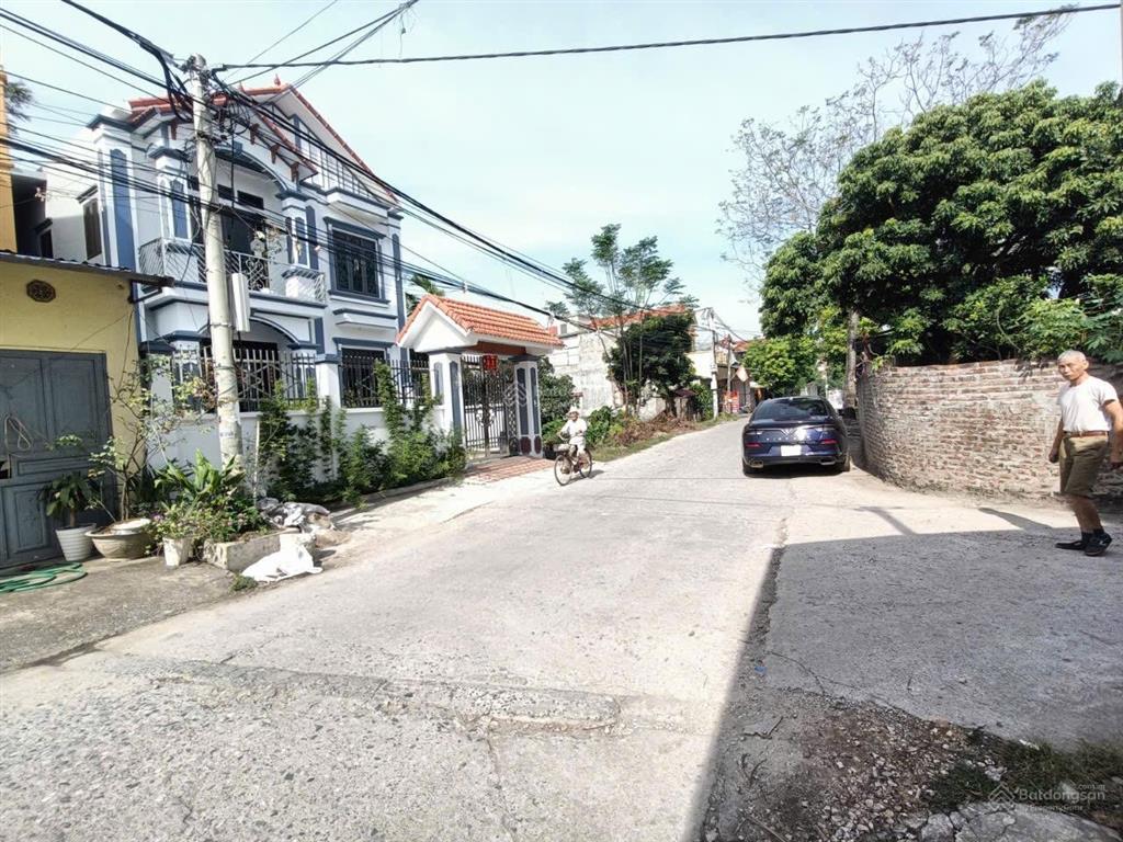 Lô góc .diện tích 108m . ngõ thông .đất phường chương mỹ . cách thị trấn chúc sơn chỉ 3km