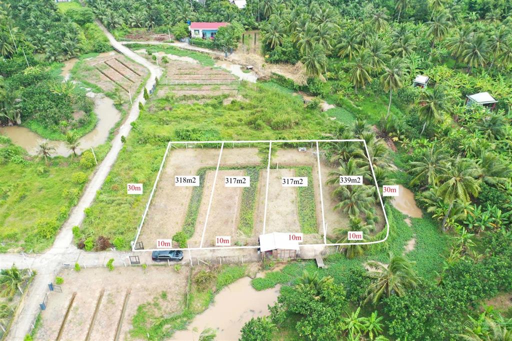 Nhà vườn 330m² cạnh kcn giao long  sáng hái rau, chiều câu cá, ô tô vào tận cửa.