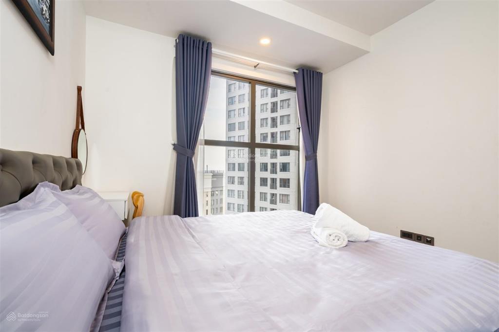 Căn saigon royal  2 pn 1 wc  60m2  full nội thất  18 triệu. xem nhà 0939 609 ***