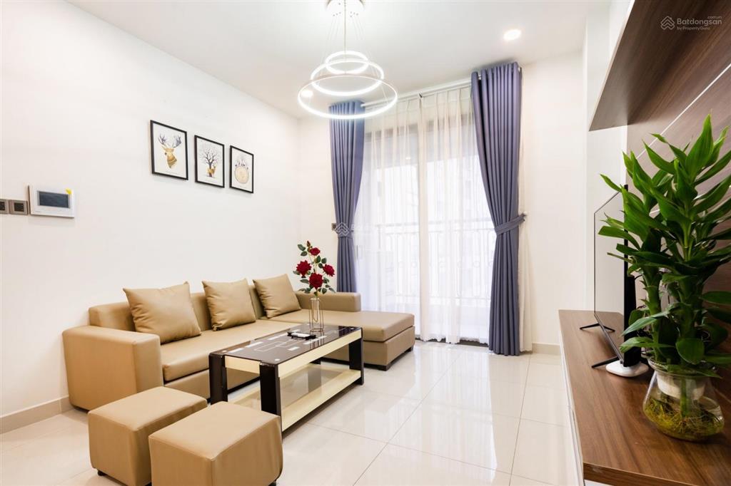 Căn saigon royal  2 pn 1 wc  60m2  full nội thất  18 triệu. xem nhà 0939 609 ***