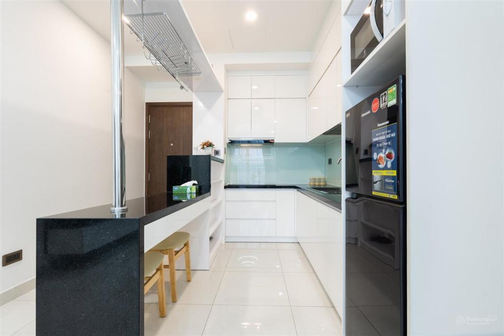 Căn saigon royal  2 pn 1 wc  60m2  full nội thất  18 triệu. xem nhà 0939 609 ***