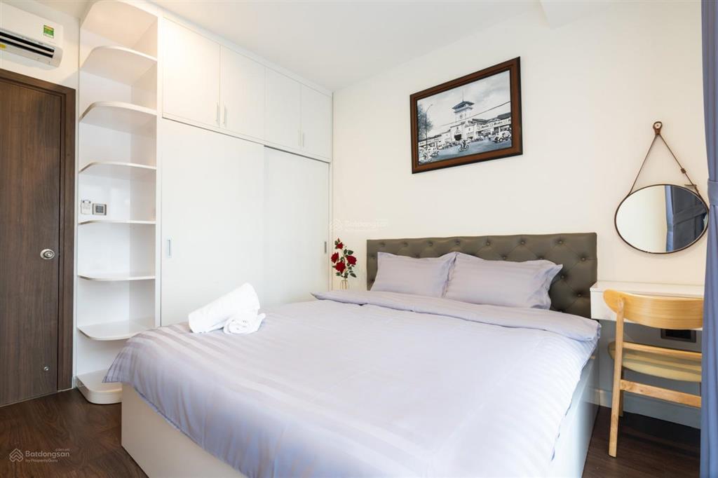 Căn saigon royal  2 pn 1 wc  60m2  full nội thất  18 triệu. xem nhà 0939 609 ***