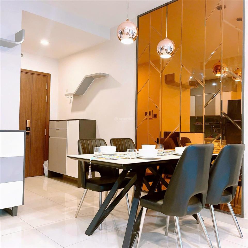 Căn saigon royal  2 pn 2 wc  80m2  full nội thất  24 triệu. xem nhà 0939 609 ***