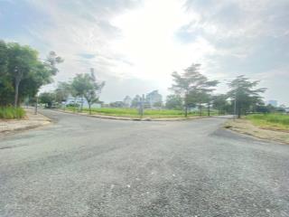 Nền biệt thự view rạch (10x24) 240m2, giá 52tr/m2  0704 543 ***