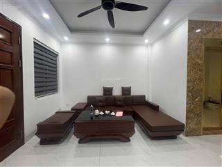 Cho thuê nhà ngõ 2 hoàng quốc việt bưởi 38m x 6t thang máy. gần đường ô tô. nhà mới chưa bóc tem