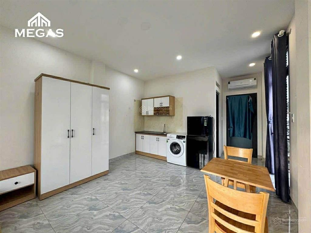 Siêu phẩm mới cao cấp tiện nghi an ninh bancol thoáng ngay vòng xoay dân chủ