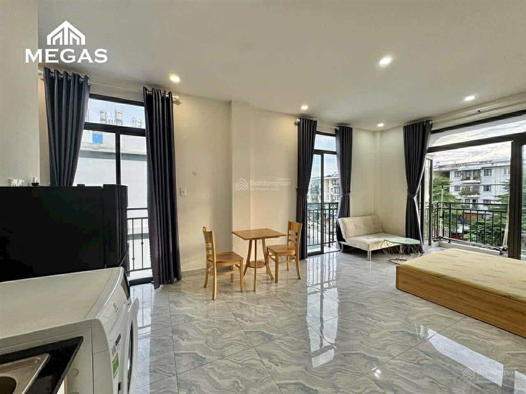 Siêu phẩm mới cao cấp tiện nghi an ninh bancol thoáng ngay vòng xoay dân chủ