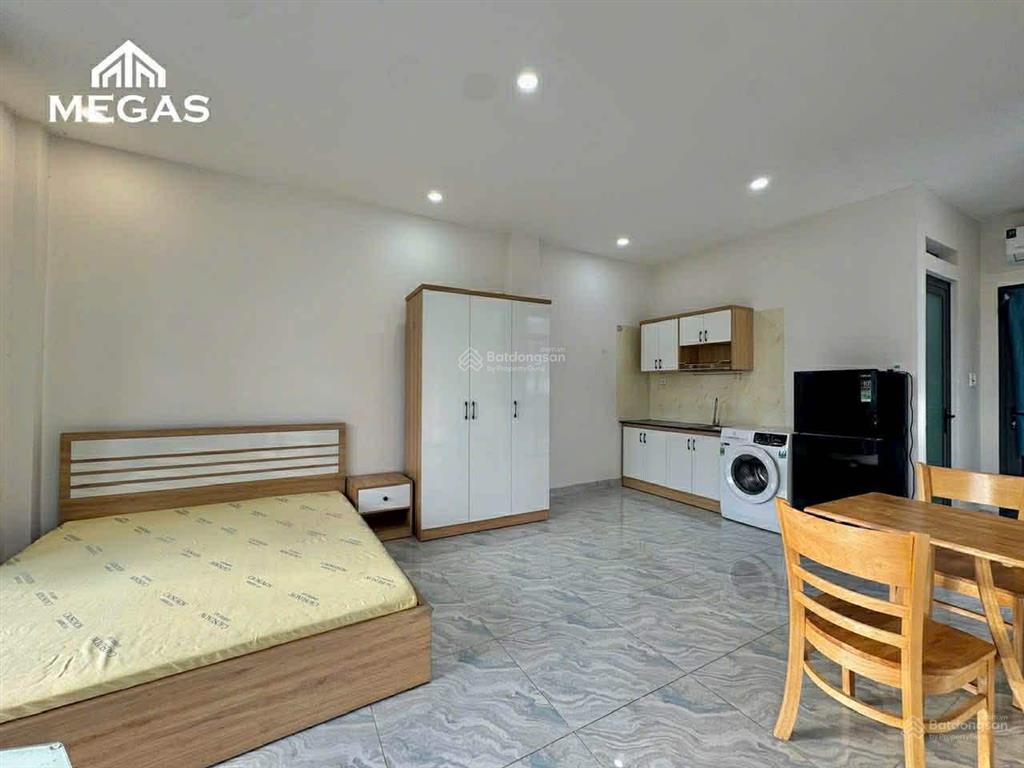 Siêu phẩm mới cao cấp tiện nghi an ninh bancol thoáng ngay vòng xoay dân chủ