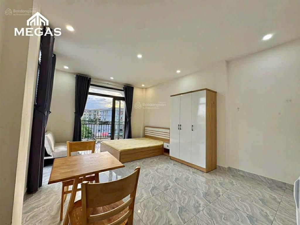 Siêu phẩm mới cao cấp tiện nghi an ninh bancol thoáng ngay vòng xoay dân chủ