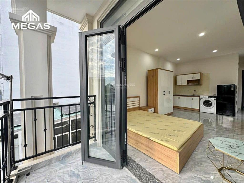 Siêu phẩm mới cao cấp tiện nghi an ninh bancol thoáng ngay vòng xoay dân chủ