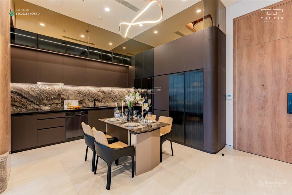 The ten trần cao 3.8m, onsen chuẩn nhật duy nhất tại miền nam